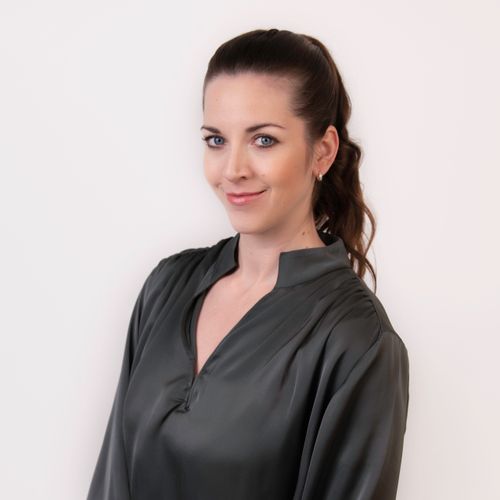 Dr. Dóka Júlia